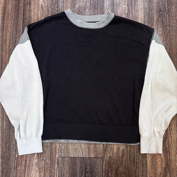 -Monrow Color-Blocked Relaxed Sweater. 455 - Picture 3 of 9